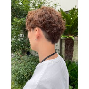 スパイラルパーマ　刈り上げツーブロック　ショートパーマ
