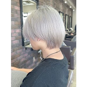 【pignon】ホワイトカラー　ウルフカット　ストレートヘア