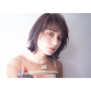 ピンクブラウン　小顔　ウルフボブ　切りっぱなしボブ　美髪