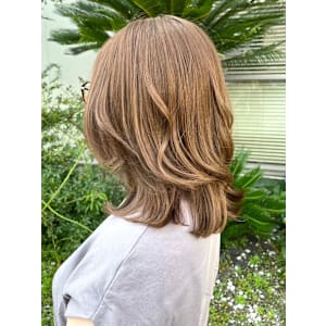 ミディアムレイヤー　ハイトーン　ミルクティーベージュ　