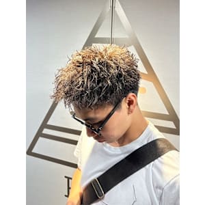 刈り上げスパイキーサマーショートツイストパーマ