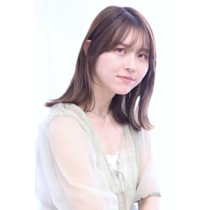 【20代30代40代】ミディアム外ハネスタイル／レイヤー