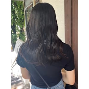 ダークブラウン　グレージュカラー　艶感ロングヘア　巻き髪