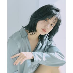 大人　ツヤ髪　外ハネボブ　ヘルシースタイル　斜めバング　前髪