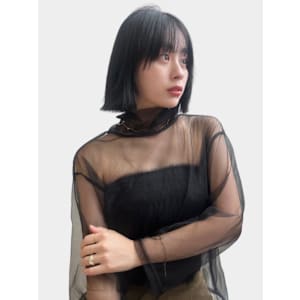 20代30代透明感暗髪アッシュブルーグレージュ丸みボブ