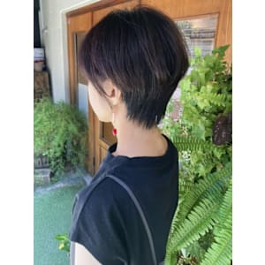 丸みショート　襟足　黒髪　30代40代