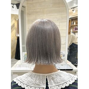 切りっぱなしボブ♪ シルバーグレージュ♪