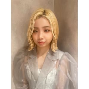 くびれボブ×ハイトーンカラー×前髪なし10代20代/齋藤