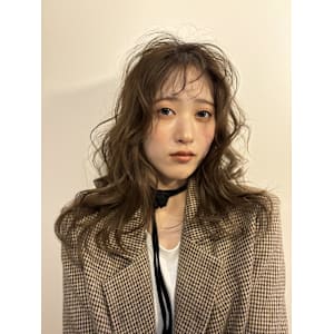 ベージュカラー/透明感カラー/顔まわりレイヤーカット/横浜