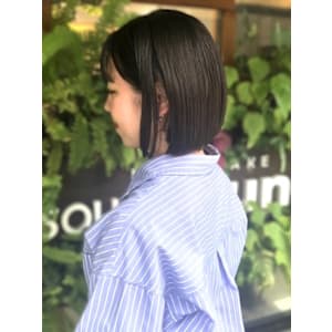 ミニボブ　切りっぱなしボブ　グレージュカラー　20代30代