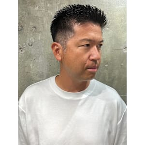 刈り上げ　黒髪　ベリーショート　フェードカット　30代40代