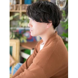 七三サイドグラデーション◎無造作パーマ　アッシュブラック