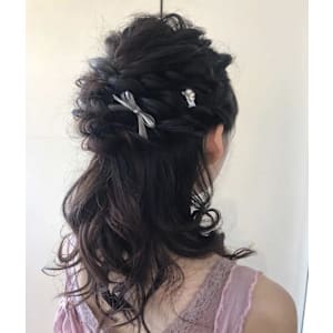 ツイスト編み込み　ハーフアップ　アレンジヘア