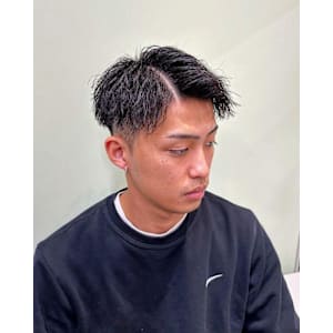 横浜メンズパーマツイストパーマバーバー七三分けショートヘア
