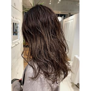 ナッツベージュ