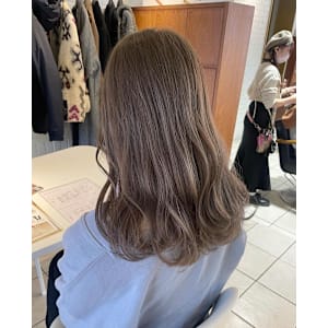 くすみベージュ