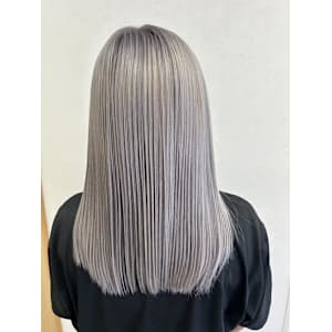 夏はハイトーンのホワイトカラーで！