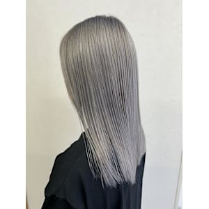 夏はハイトーンのホワイトカラーで！