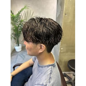 miu&宇都宮良太　センターパート×メンズパーマ