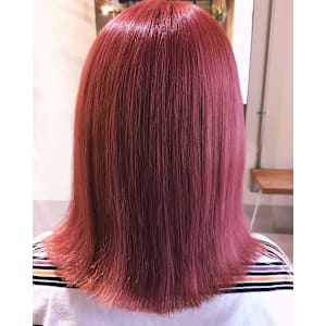 切りっぱなし外はねボブ