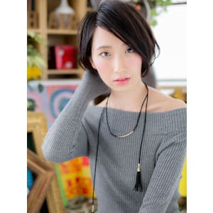 アシンメトリー黒髪耳かけミニボブショート　グレージュアッシュ