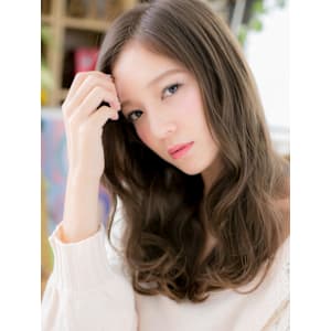 大人可愛いバレイヤージュ小顔抜け感パーマ　シルキーベージュ