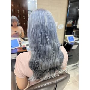 ブルーシルバーアッシュ透明感カラー