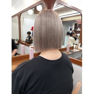 ボブ×ホワイトベージュ