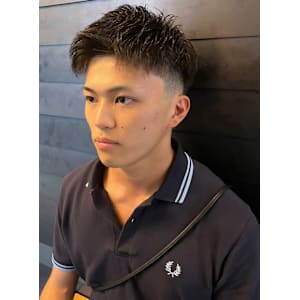 アップバング　爽やかショートヘア　ビジネス　フェードカット