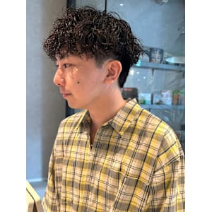 ツイスパ　マッシュショート　ツーブロック　束感　メンズパーマ