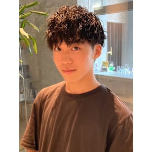 マッシュ　ツイストスパイラルパーマ　アッシュ　束感　爽やか