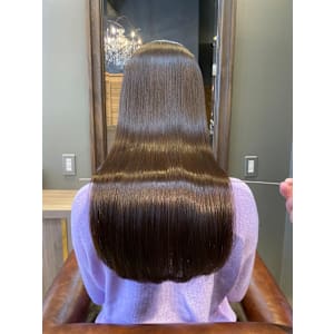 LOANAオリジナルの縮毛矯正でサラツヤヘアへ♪