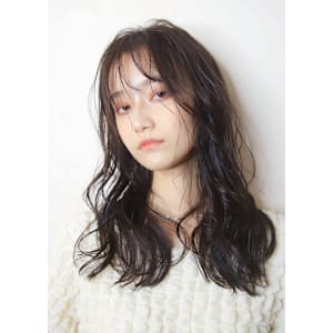 大人　ツヤ髪　ふんわりカール　黒髪　グレージュカラー　前髪