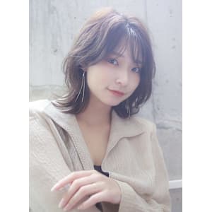 外ハネミディアム×透明感カラー　前髪
