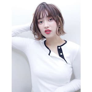 大人かわいいセクションカラー　外ハネボブ　ベージュ　前髪