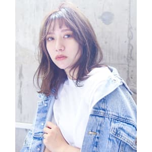 ツヤ髪　ウルフヘアー　オン眉　前髪