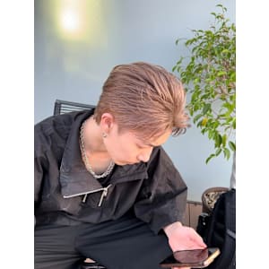 ハイトーンかきあげショート