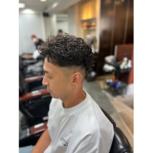 周りと差をつけろ！！ツーブロックハードパーマ☆