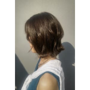 オリーブベージュ×くびれボブ