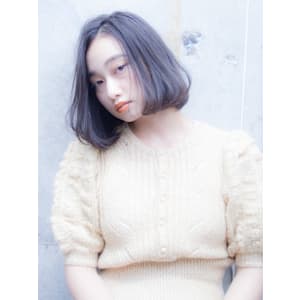 ネイビーカラー×小顔センターパートボブ×黒髪