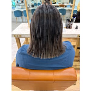 グレージュ/バレイヤージュ