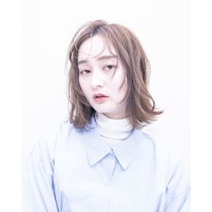 こなれミディ 　ウェーブパーマ 　シアーカラー