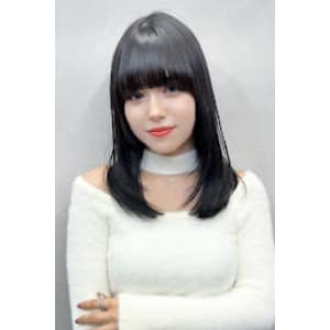  クラシックでシックなストレートヘア