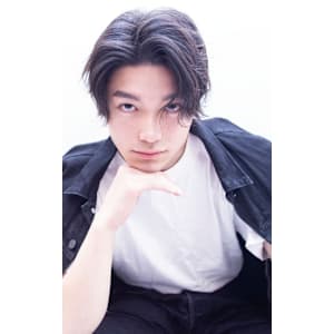 センターパートマッシュ ダークアッシュ カルマパーマ