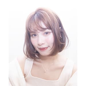 ショートヘア　顎ライン　ニュアンスカール