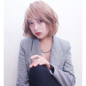 ハイトーン　セミディスタイル　イメチェンヘアスタ イル 