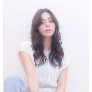 イメチェンヘアスタ イル グレーベージュ　アッシュカラー