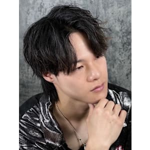 センターパートウルフ