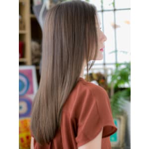 大人可愛い透け感ツヤ髪小顔アッシュベージュ　レイヤーロング