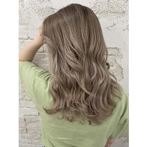 ホワイトミルクティー、ミルクティーベージュ【池袋・池袋東口】